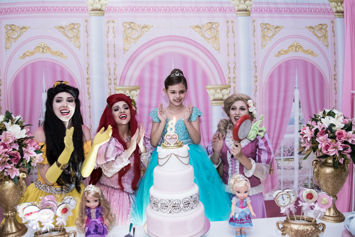 Parabéns muito animado no Buffet