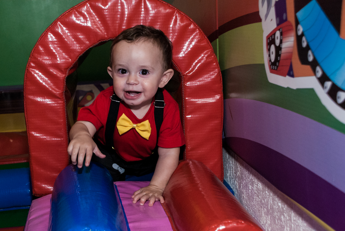 saindo do túnel na área baby