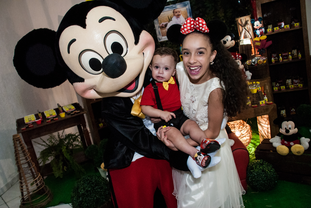 A irmã também curte o mickey com bruno