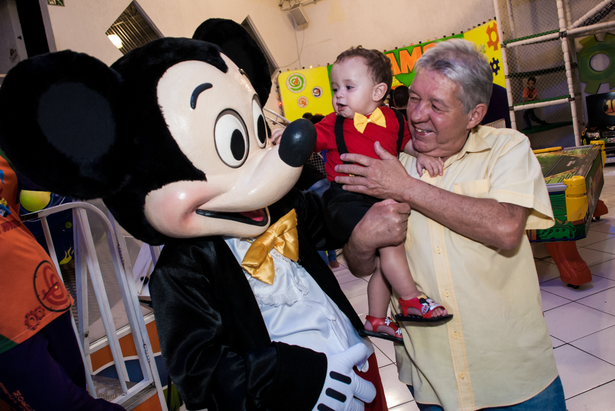 colinho do vovô e carinho do mickey