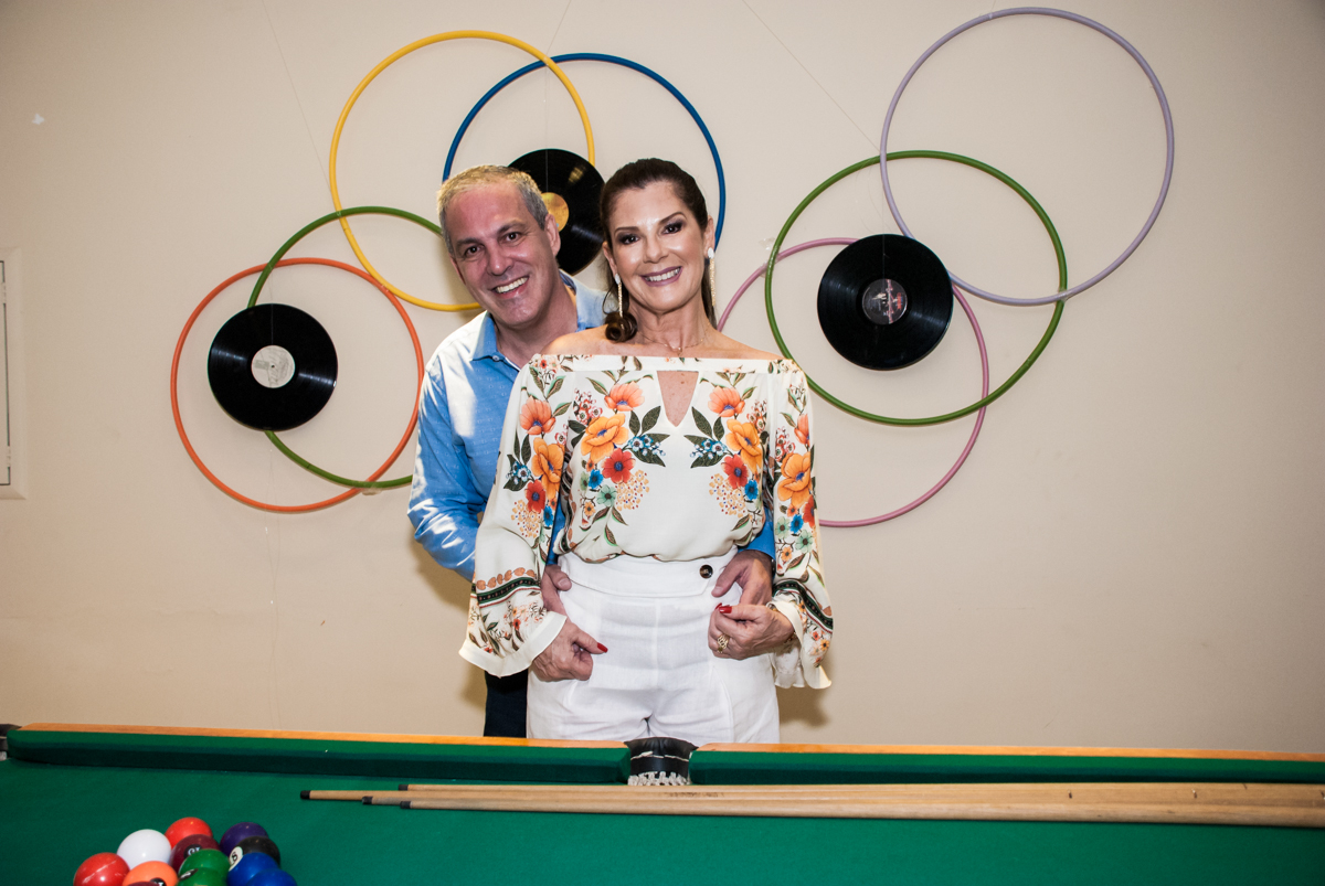 O casal feliz em sua festa