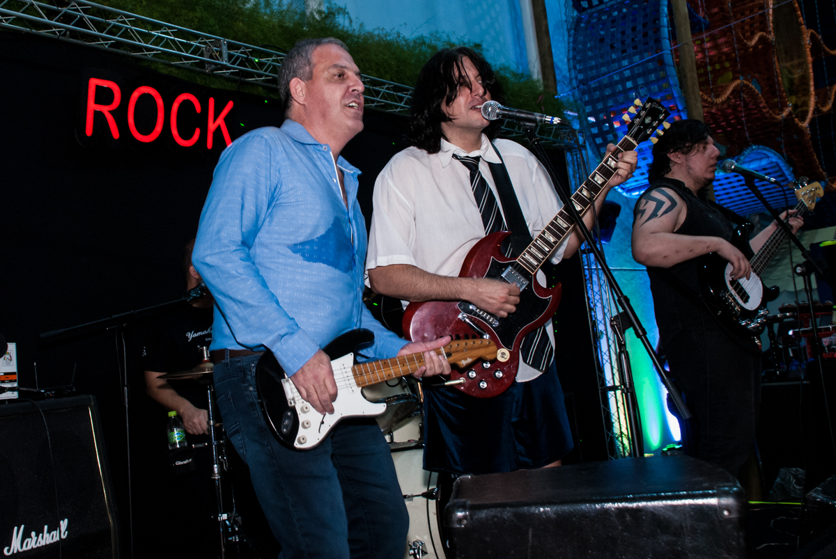 banda animada com show de rock in roll