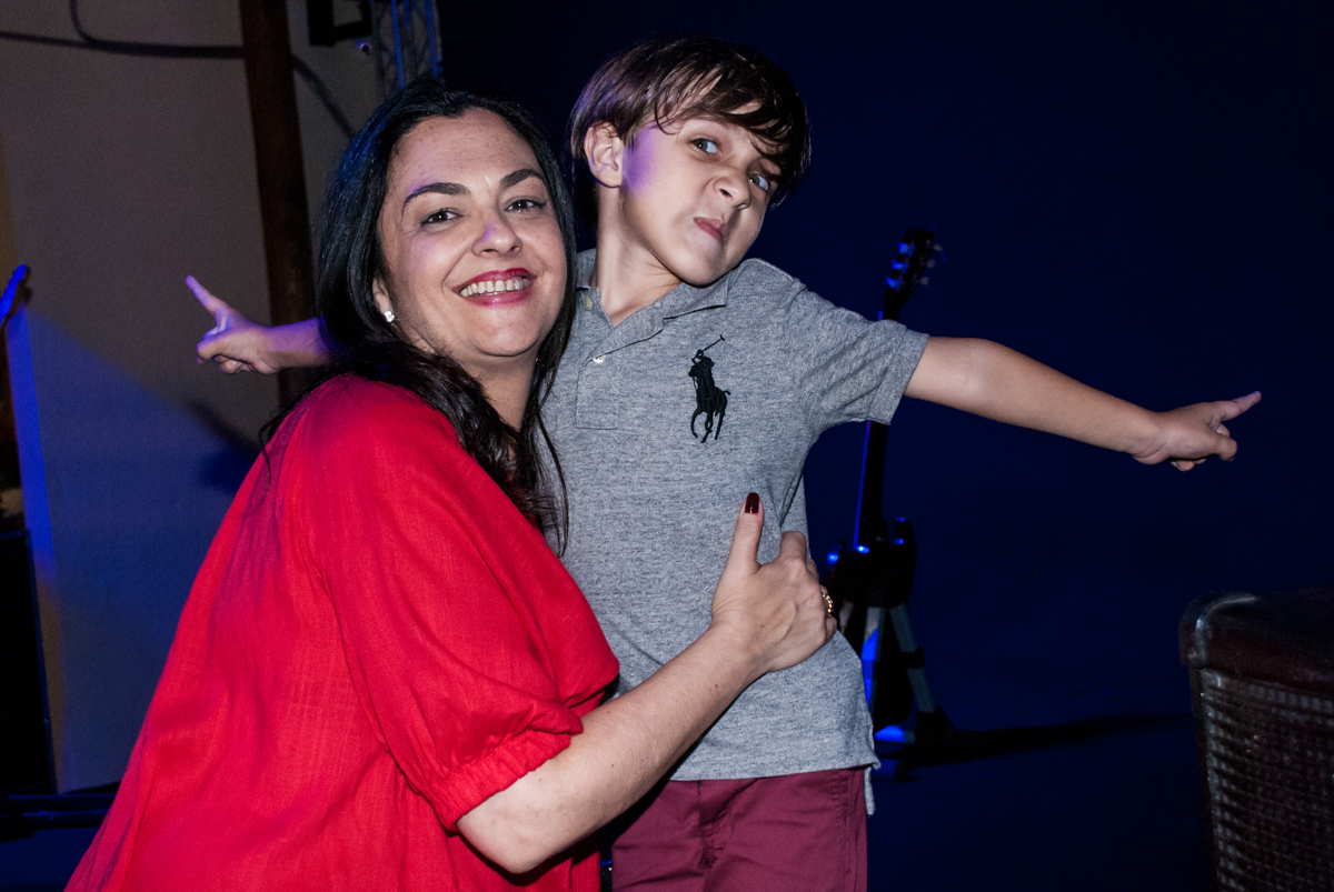 As crianças também aproveitam a balada