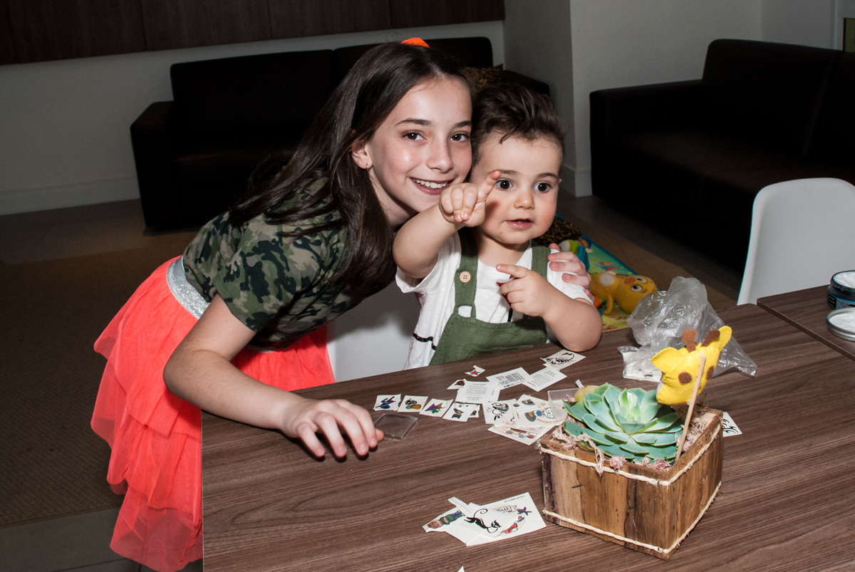 curtindo as brincadeiras com os monitores