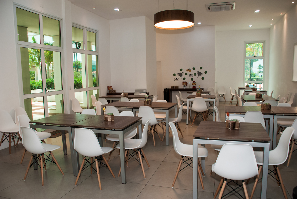 mesas decorada safari para receber os convidados