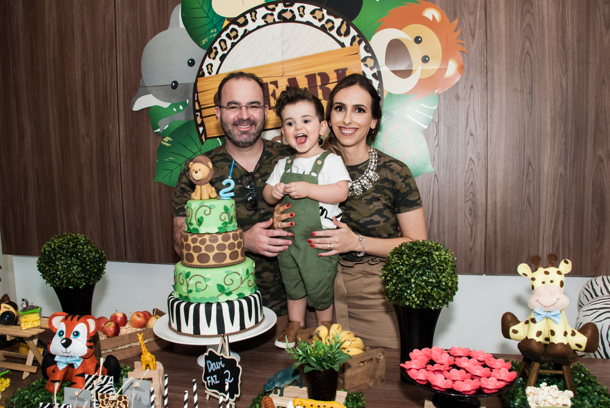fotografia da família na mesa decorada