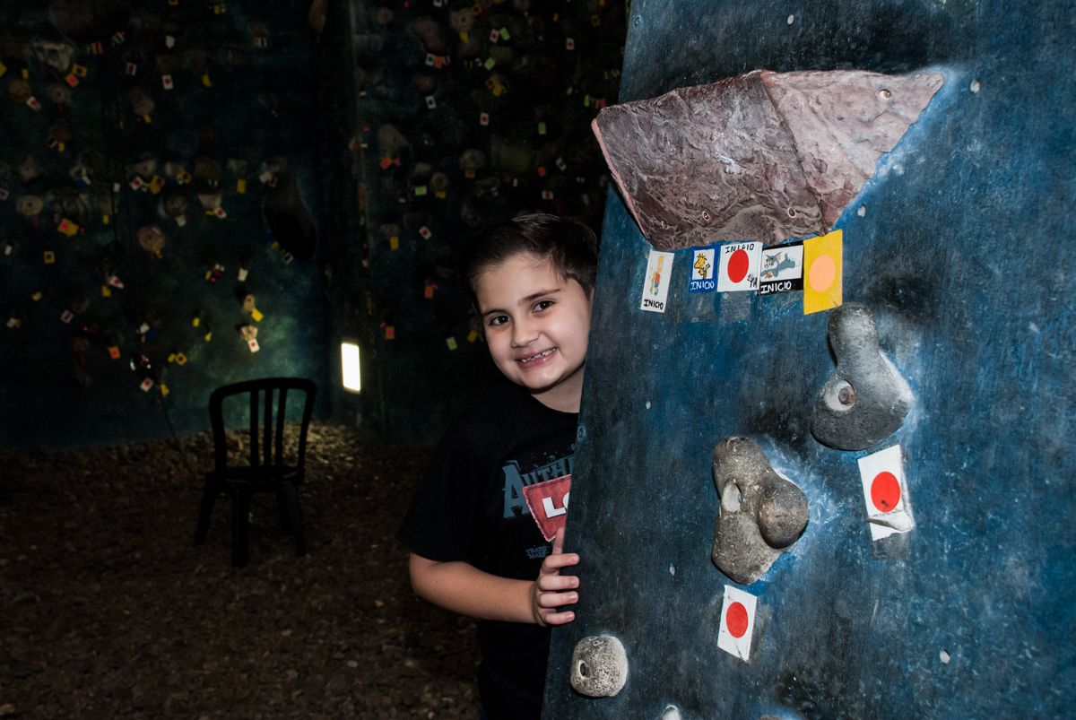 fazendo foto na parede de escalada
