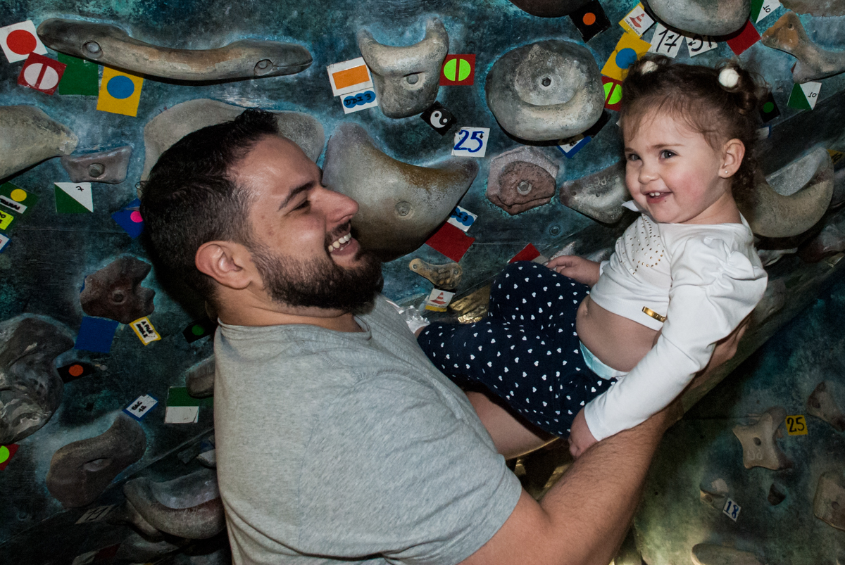 brincadeira divertida com o pai coruja