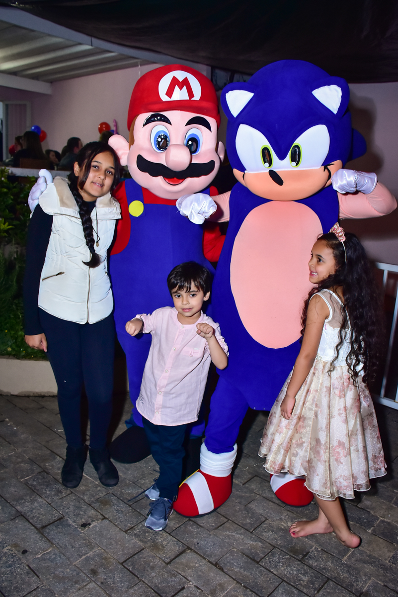 chegada dos personagens mario bros