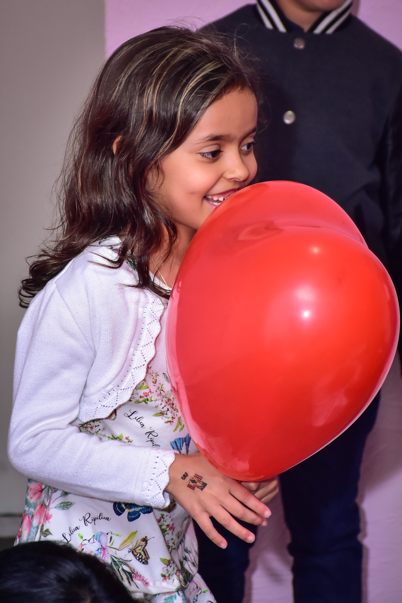 brincando com os balões inflável