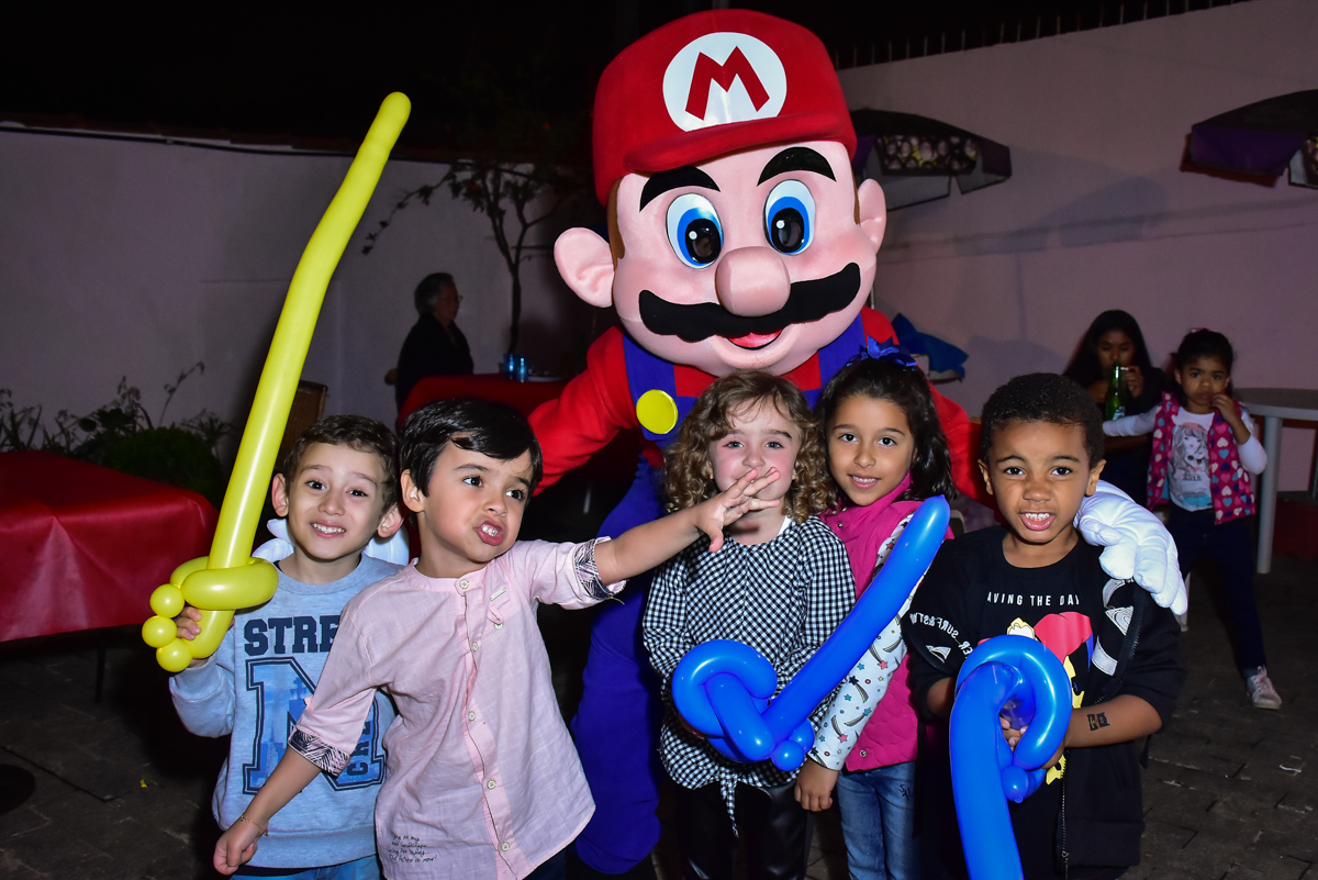 amigos reunidos para o show