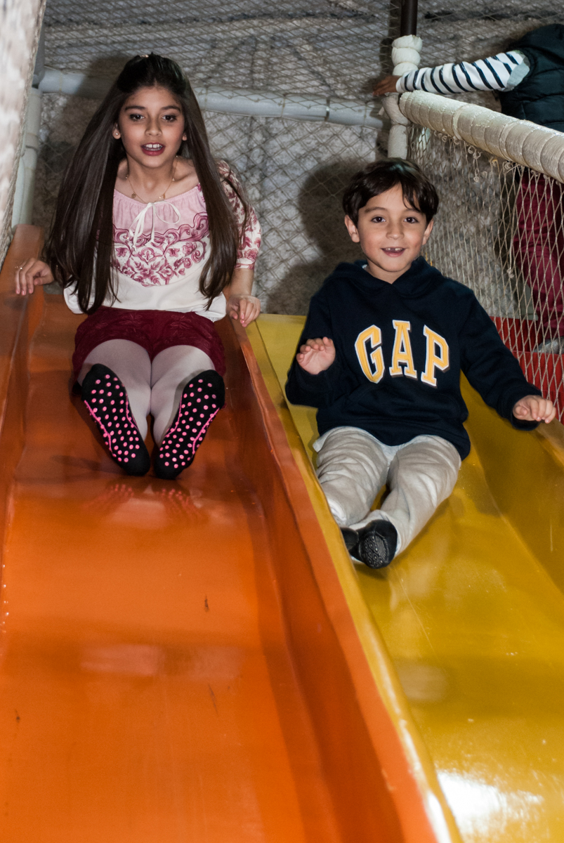 diversão garantida no escorregador