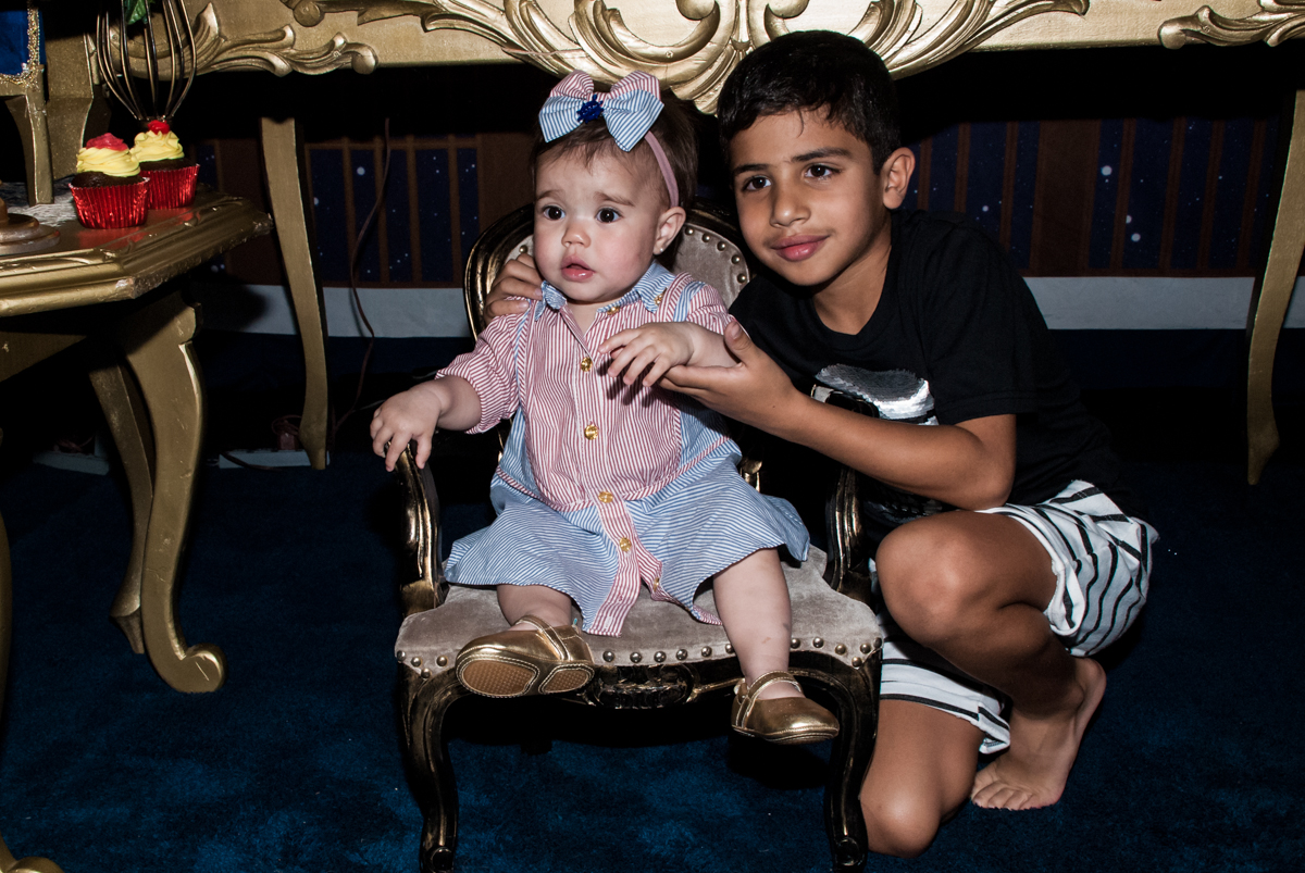 hora de fazer foto com o primo