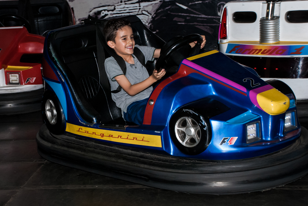 civersão no carrinho bate bat