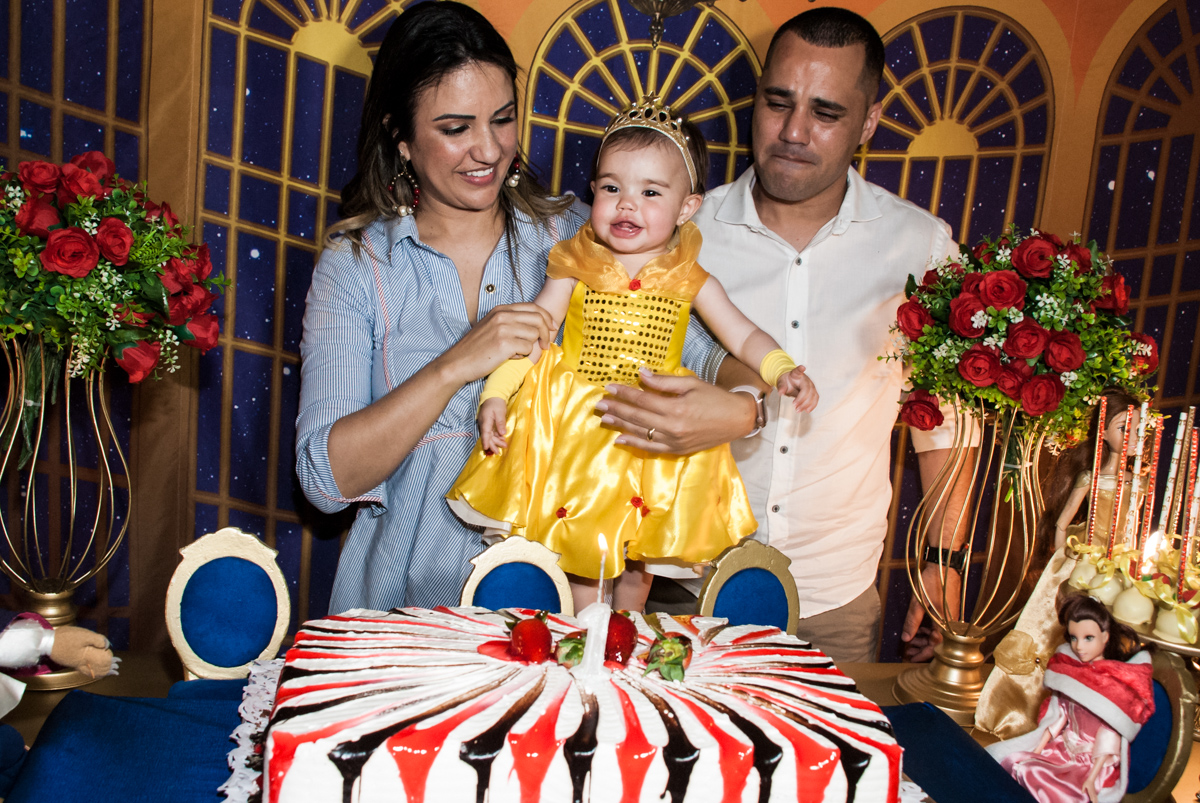 Vai começar o parabéns da Maya