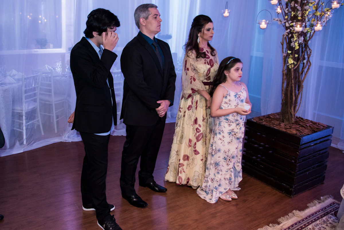 familia emocionada com a cerimônia