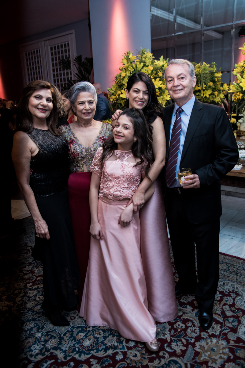 A família espera pelo casal