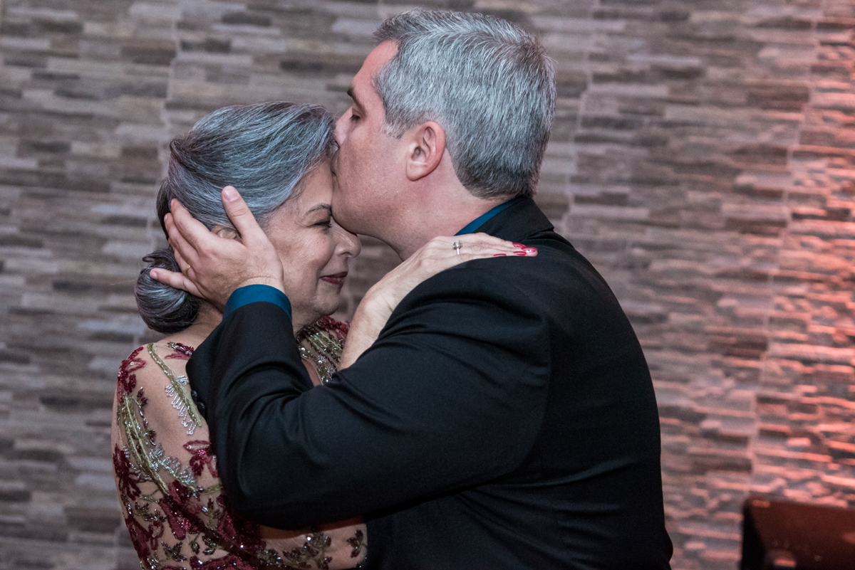 beijo de amor e carinho do filho