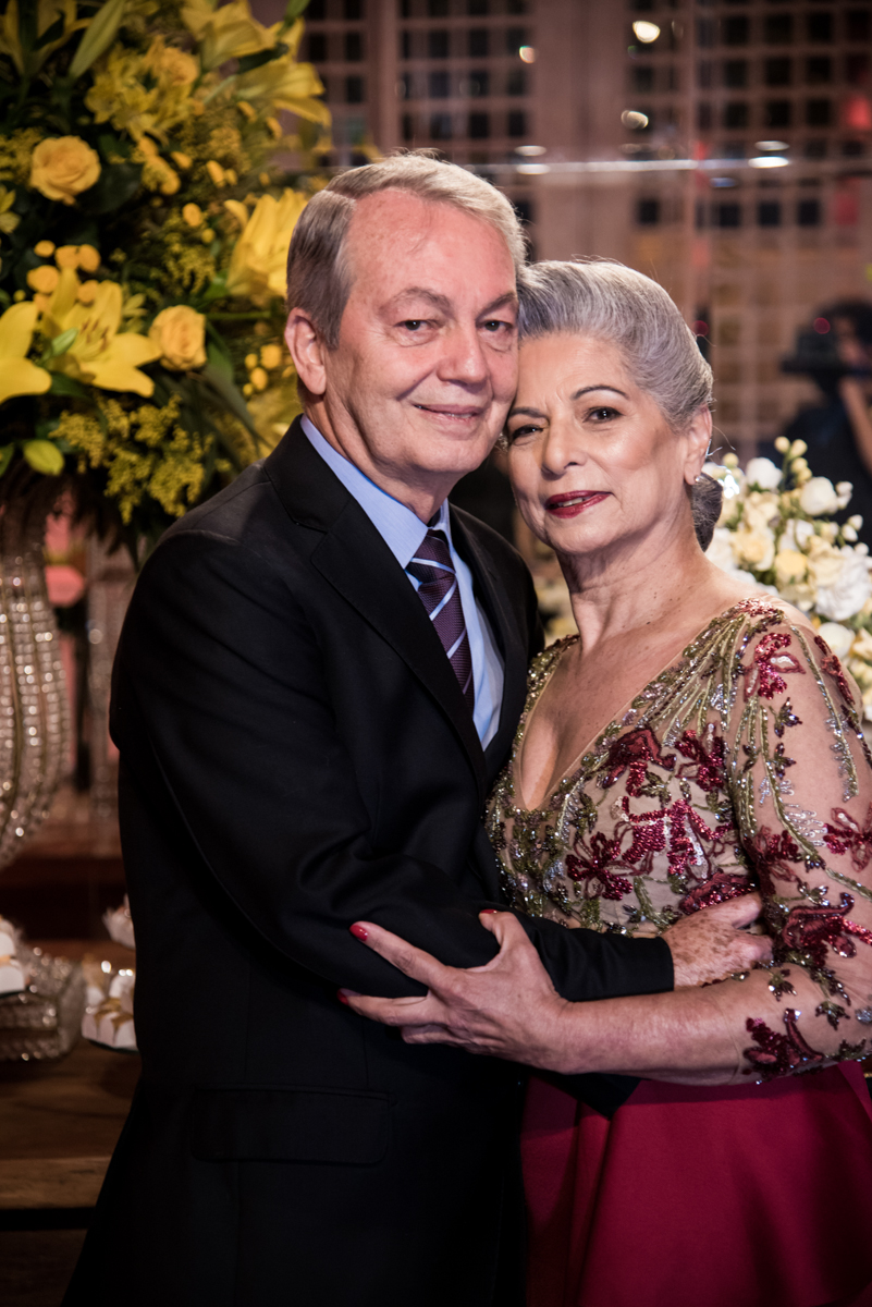 aguardando a família para a bodas