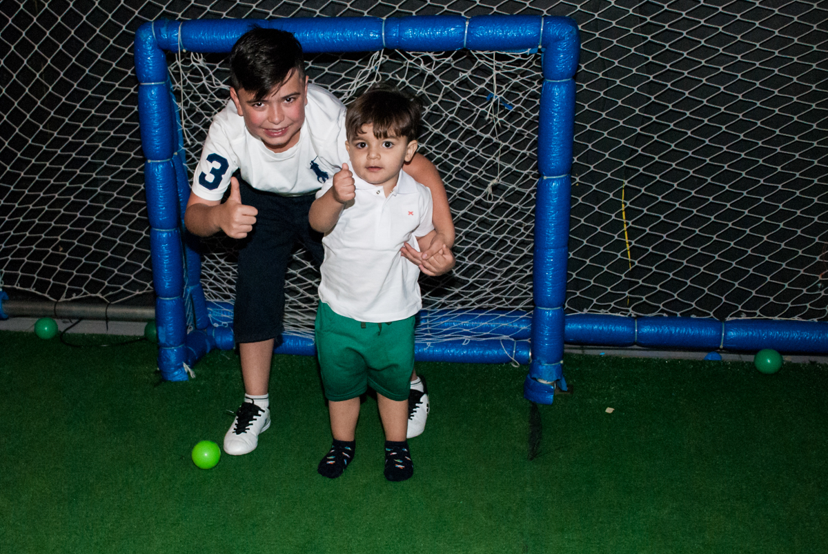 futebol divertido com o primo
