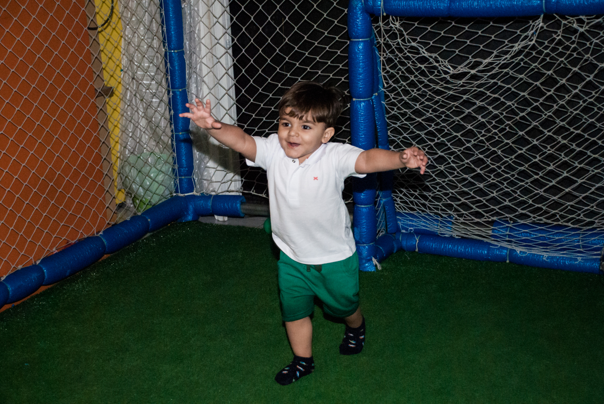 saindo para o abraço depois do gol