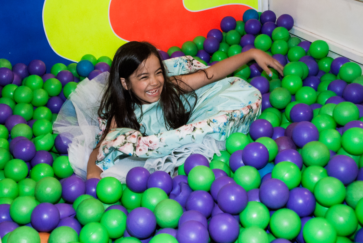 caiu na piscina de bolinhas