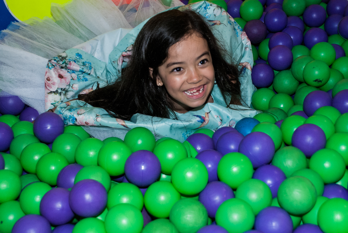 diversão garantida nas bolinhas coloridas