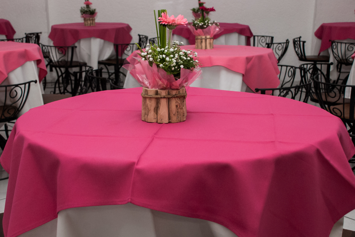 mesas decoradas com flores natural