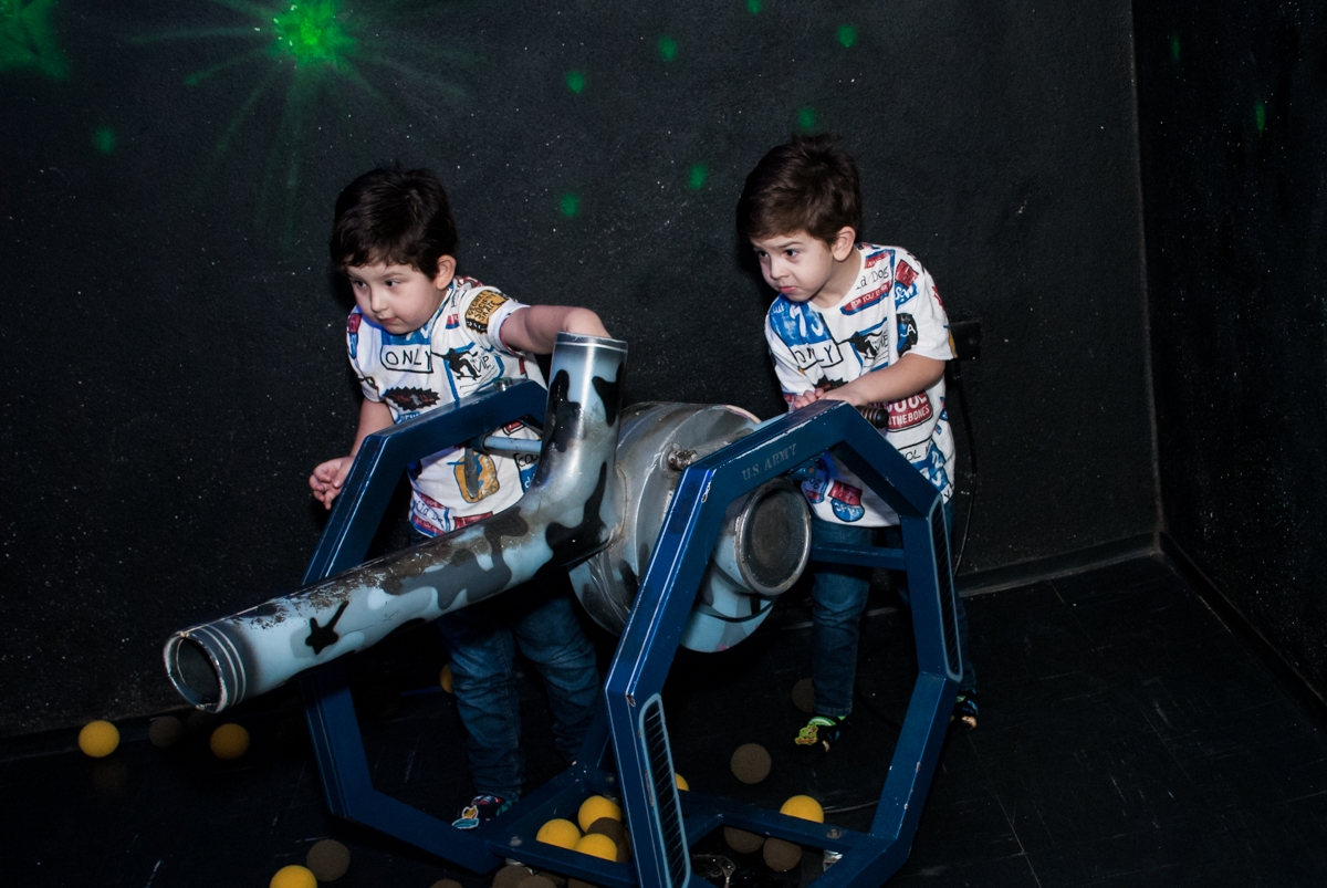 Muitos tiros feito com a basuca