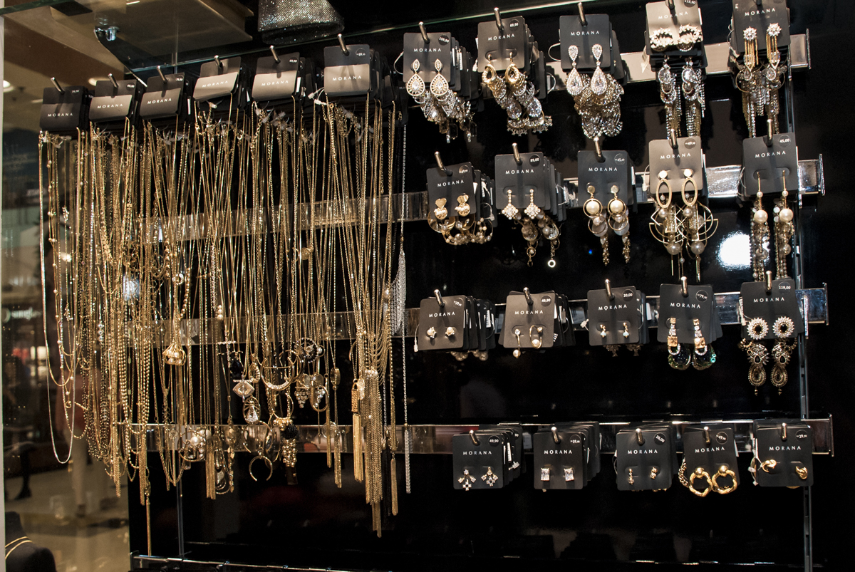 colares semi jóias morana