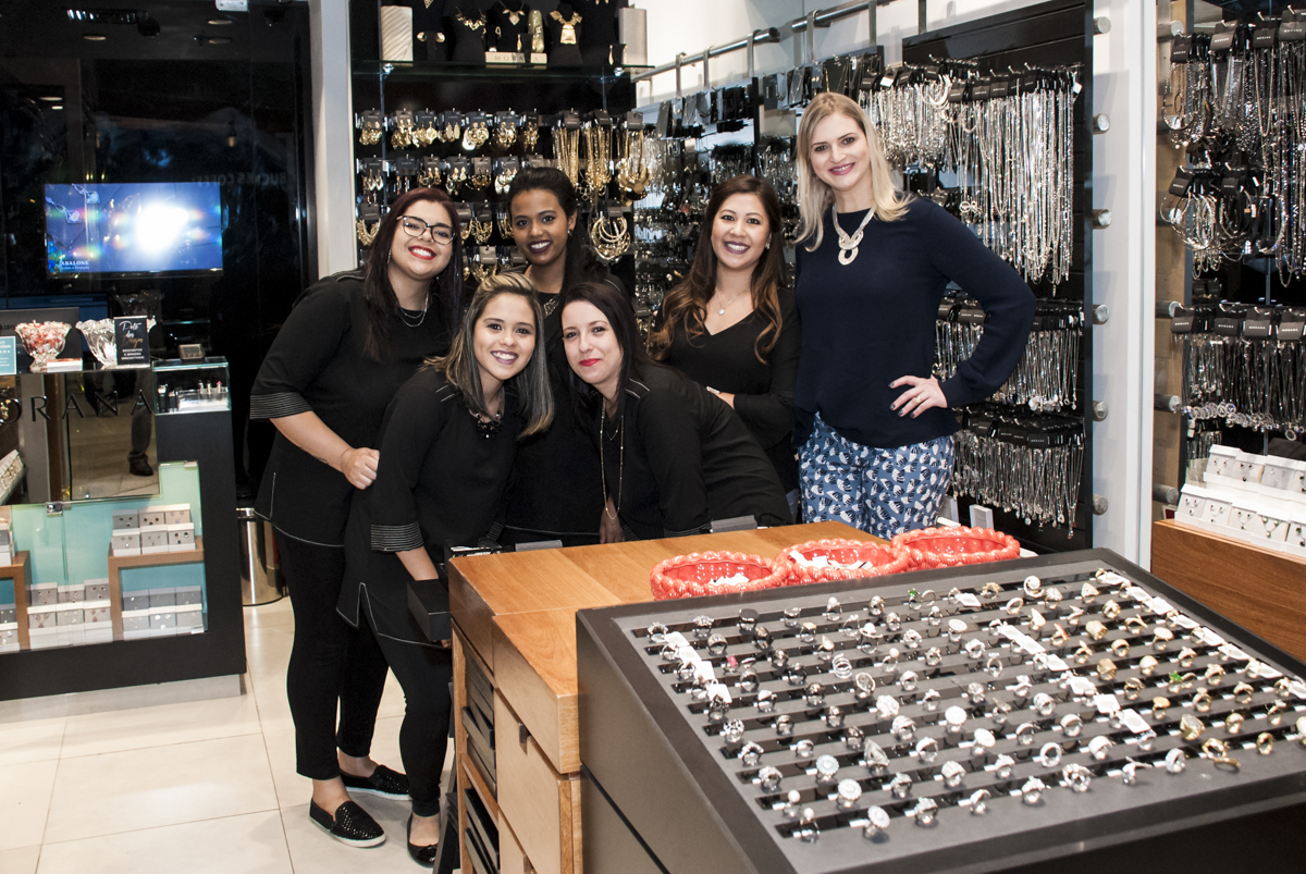 funcionários da loja morana