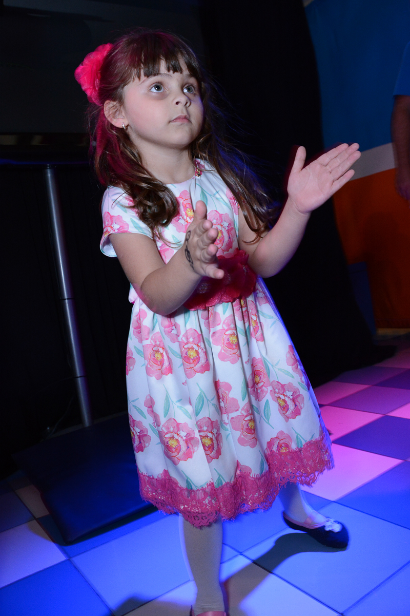 Marcella brincando no show, Buffet Comics, São Paulo-SP