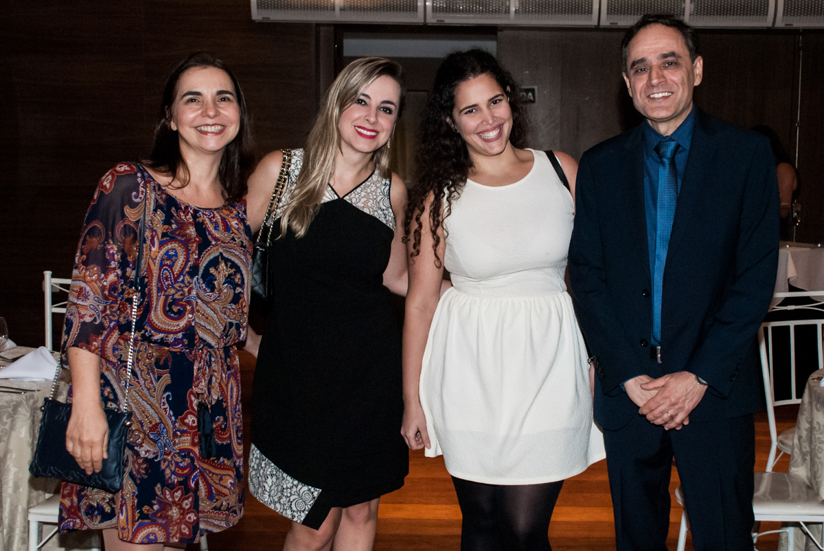 As amigas se encontram para a festa