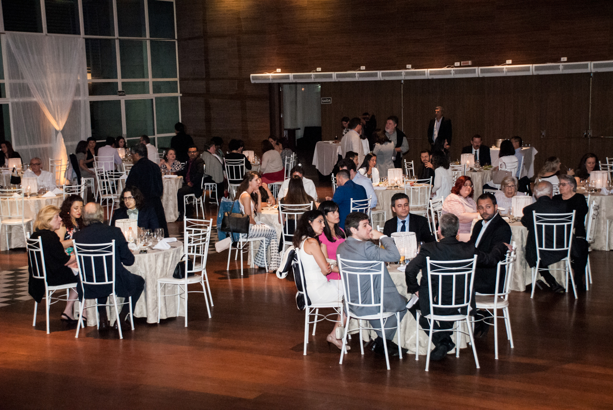 todos atentos ao discurso