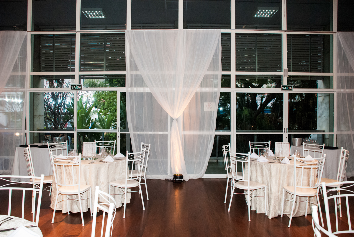 mesas decoradas para a festa de confraternização