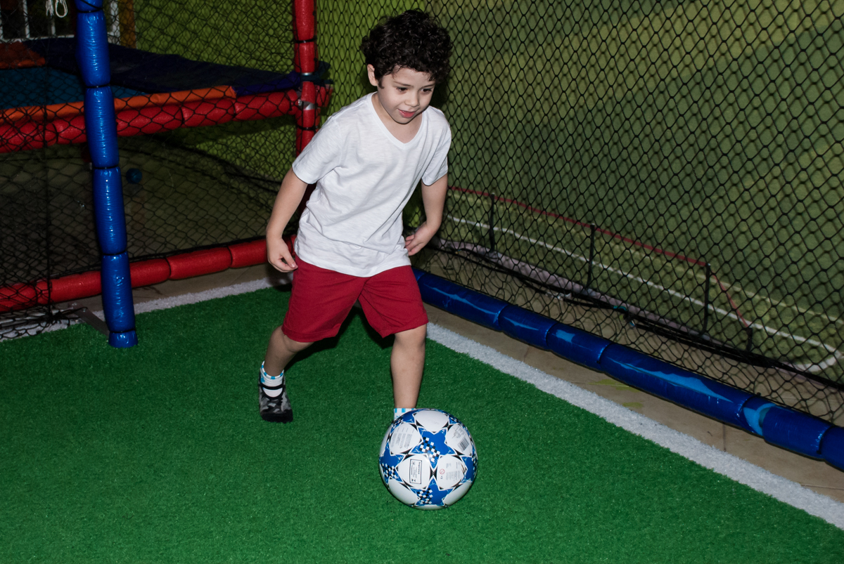 jogo de futebol em família