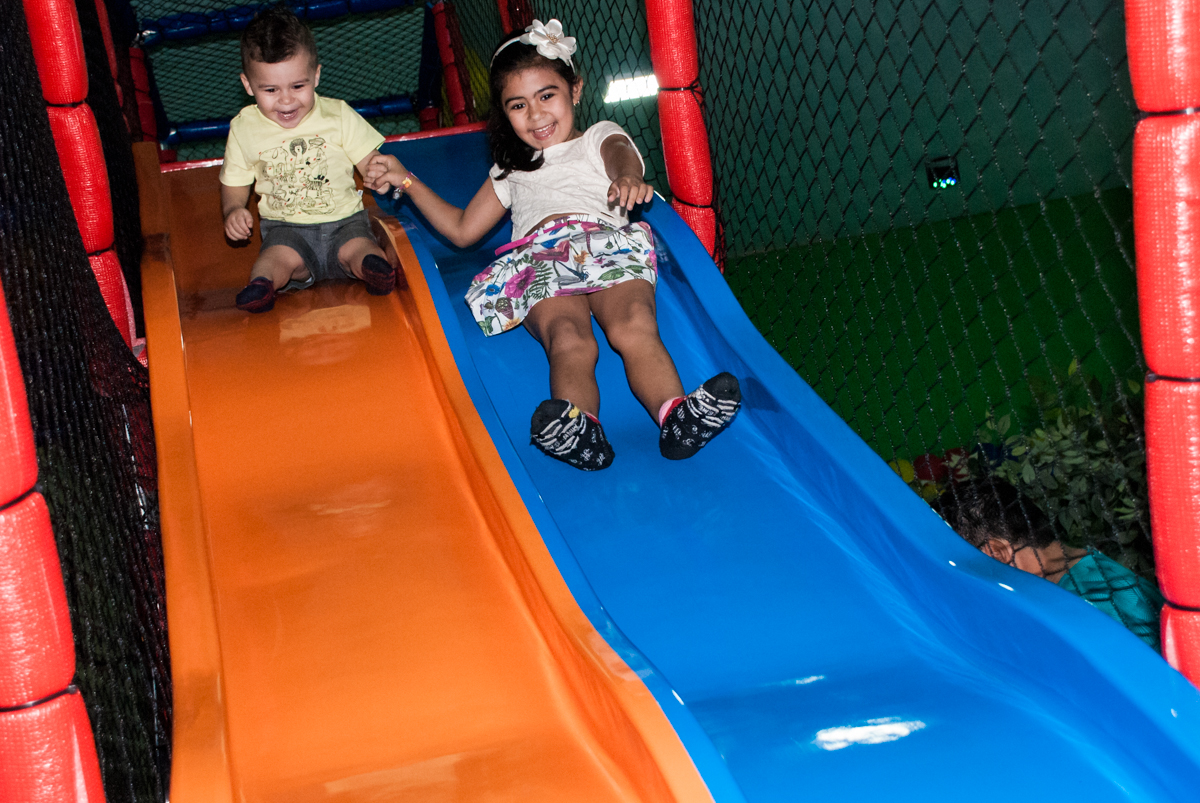 escorregador do brinquedão divertido