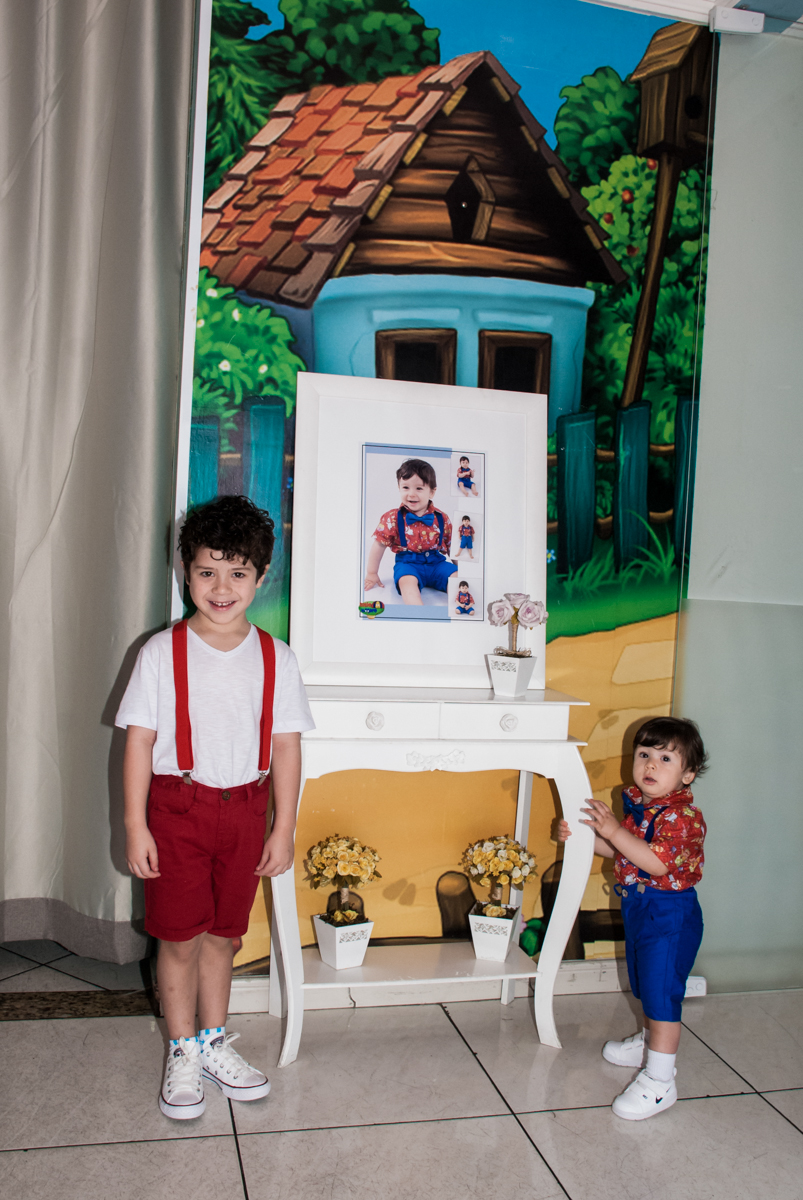 irmão unidos vão brincar juntos