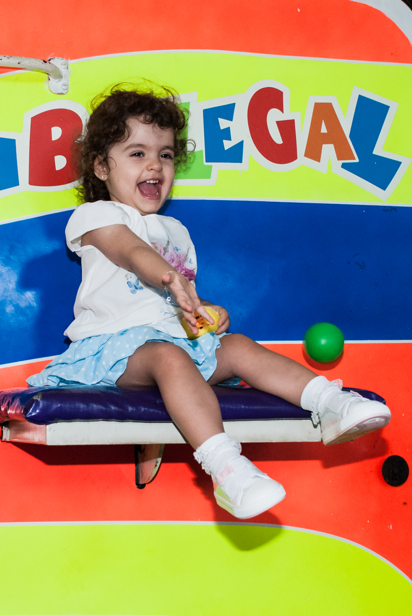 descontração e sorrisos no brinquedo tombo legal