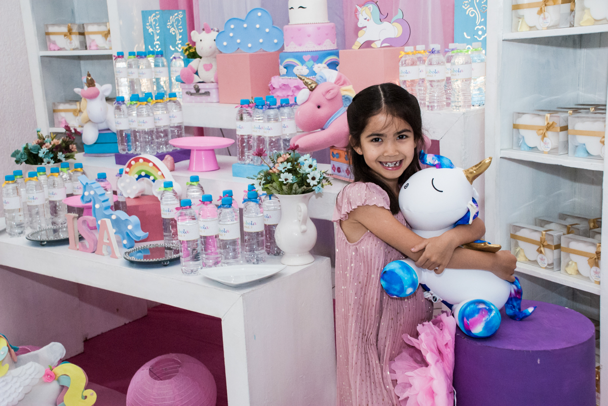 muita alegria no inicio de sua festa