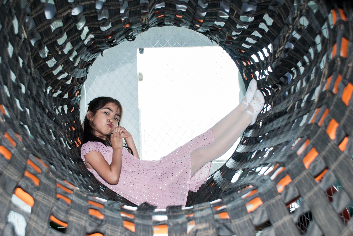 princesa linda fazendo foto no túnel