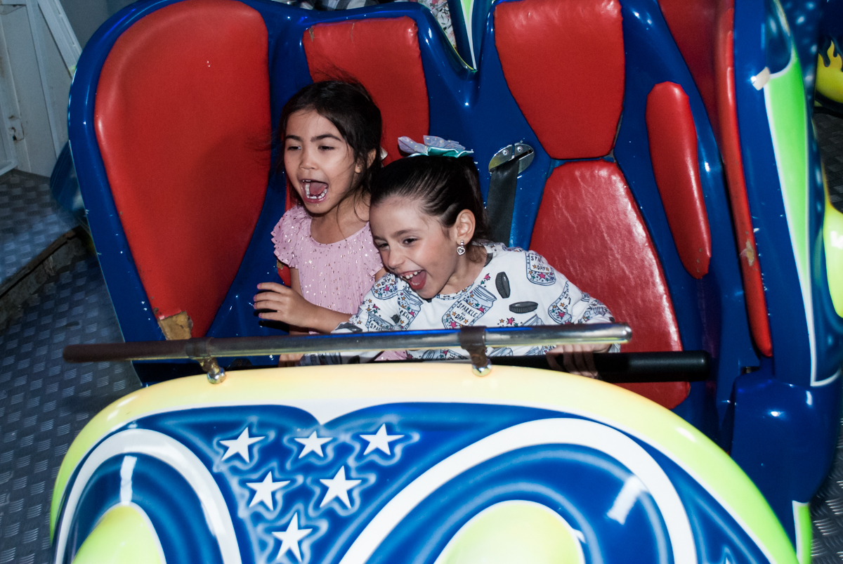 emoção no brinquedo jornada nas estrelas