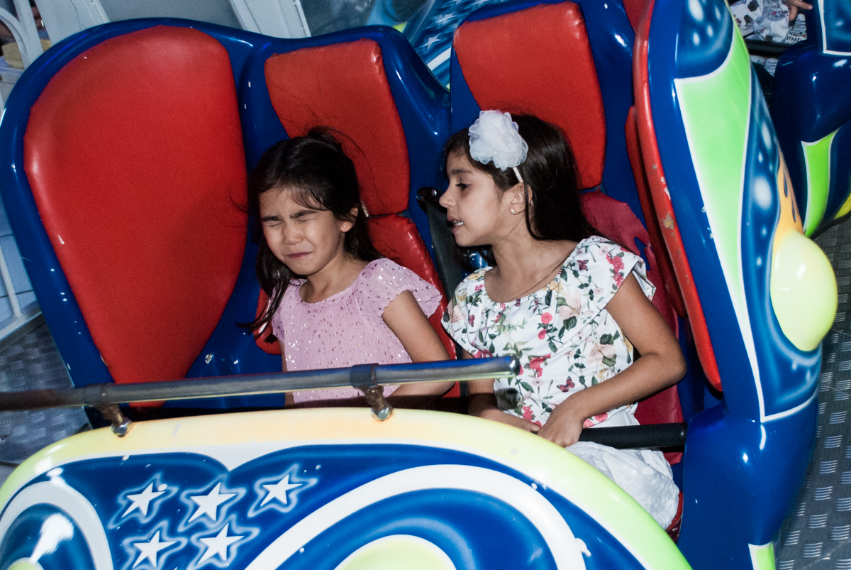 medinho gostoso no brinquedo jornada nas estrelas