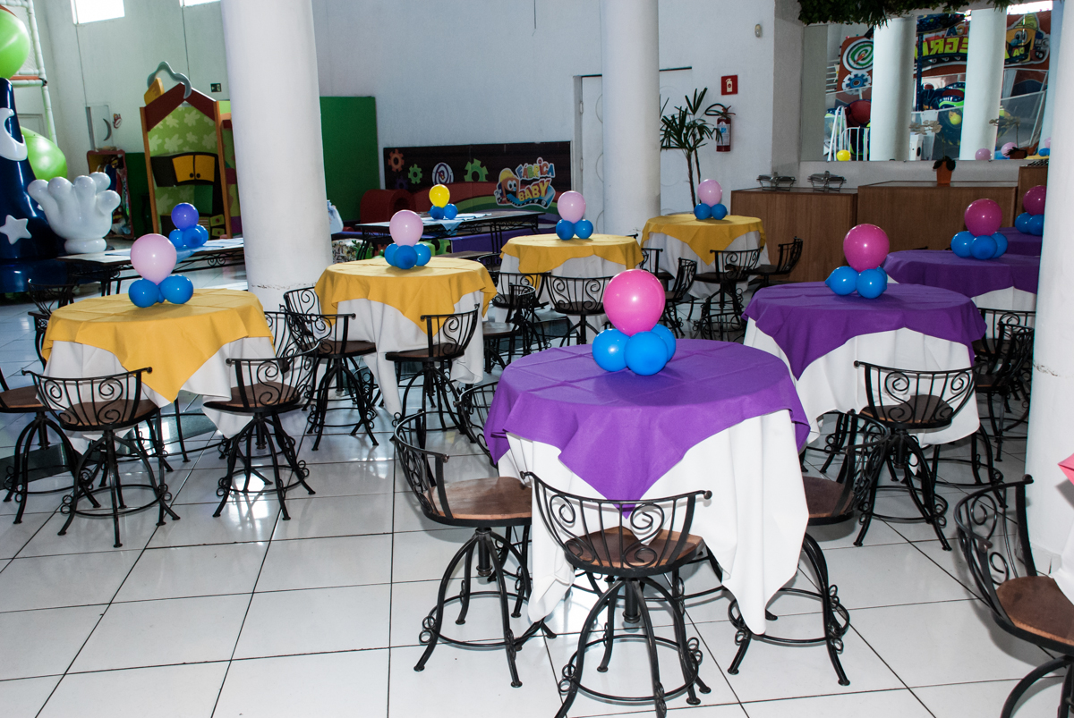 mesas decoradas com balão