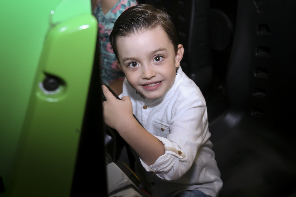 brincando no simulador de corridas