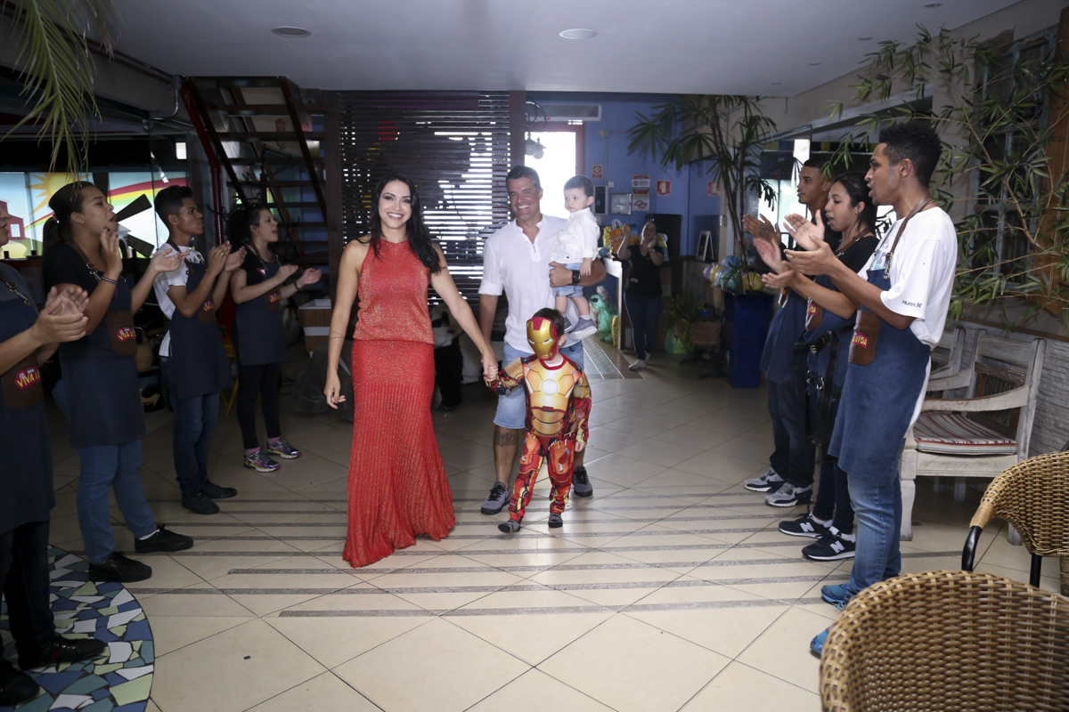 entrada da família para o parabéns