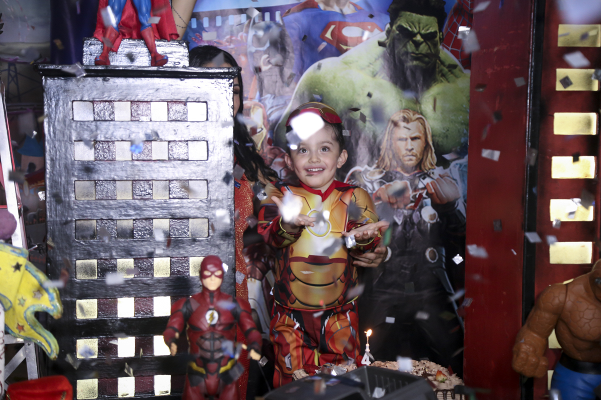 chuva de papel picado na hora do parabéns