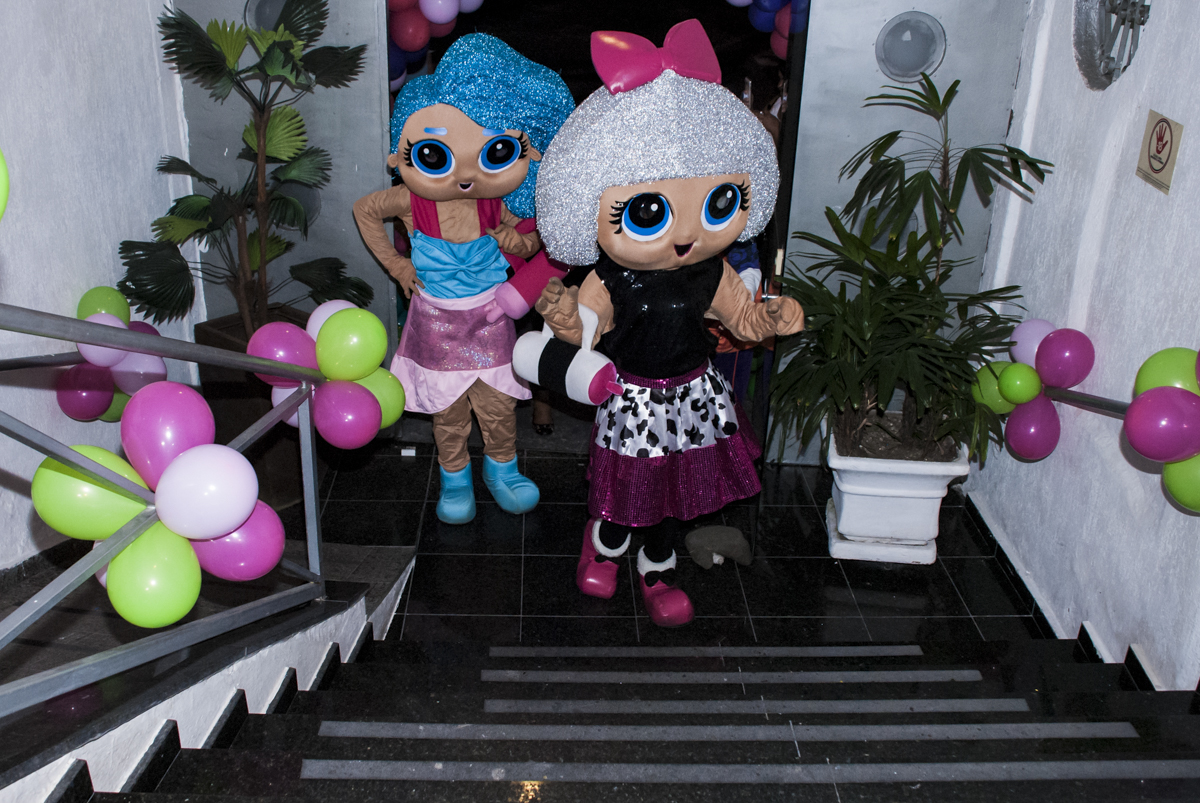 chegada das personagens da LOL