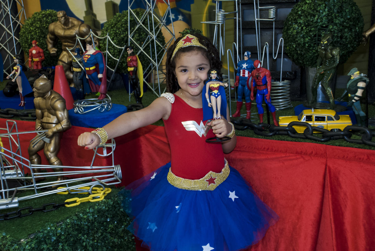 brincando com os personagens da mesa