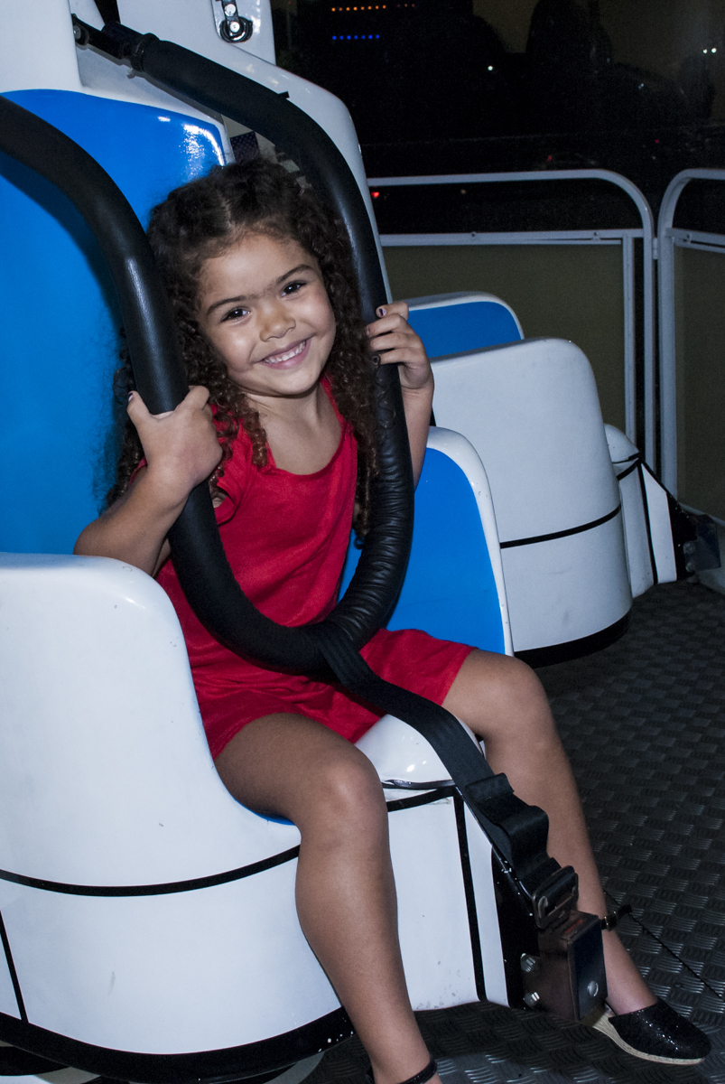 hora de curtir o brinquedo elevador